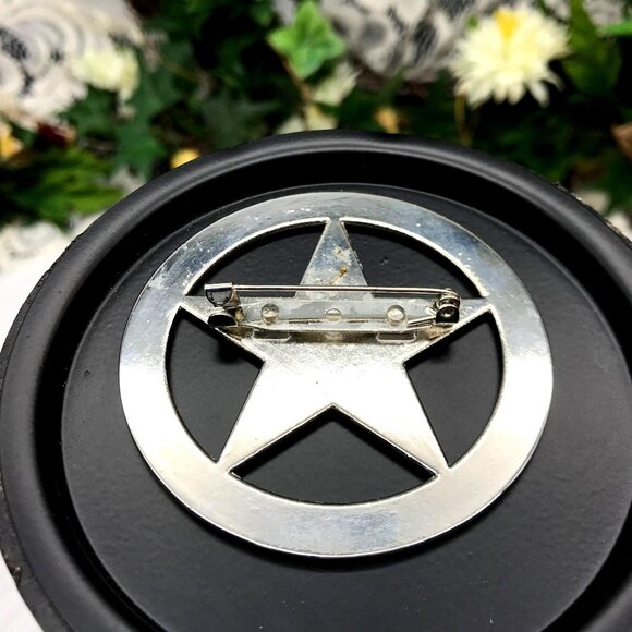 Vintage Silver tone Star Brooch Pin With Circular Frame Design - Picture 2 of 4